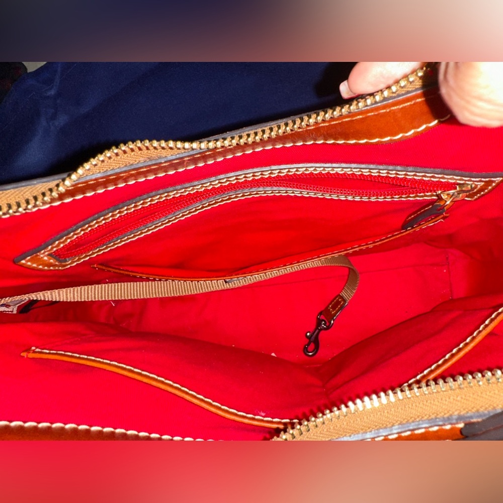 Dooney & Bourke Used! This shoulder bag, crafted,Italian pebbled leather! Used - Picture 6 of 11